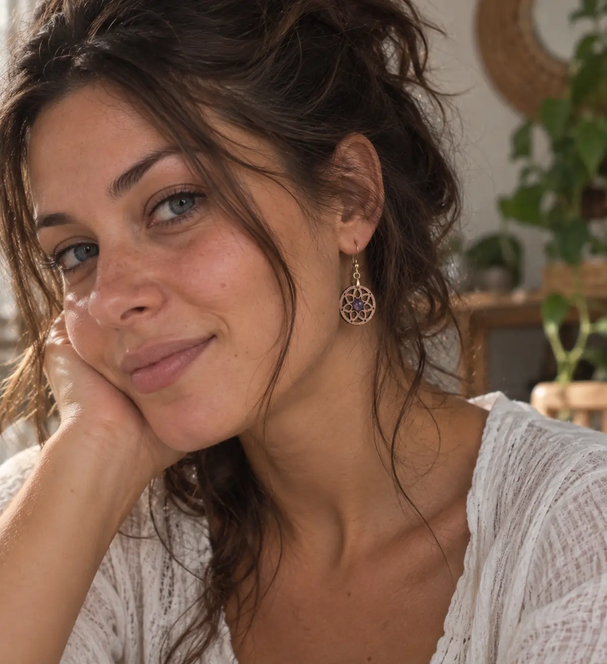 Boucles d'oreilles en bois "Rosace" hêtre et améthyste naturelle 2 Boucles d'oreilles Rosace en hêtre massif avec améthyste naturelle