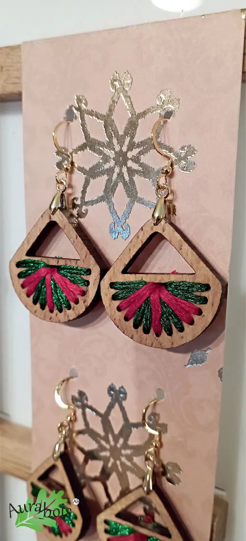 Boucles d'oreilles en bois Mère & Fille "Colors" vert rouge pour Nöel 3 Boucles d'oreilles Mère & Fille Colors en hêtre huilé vert et rouge