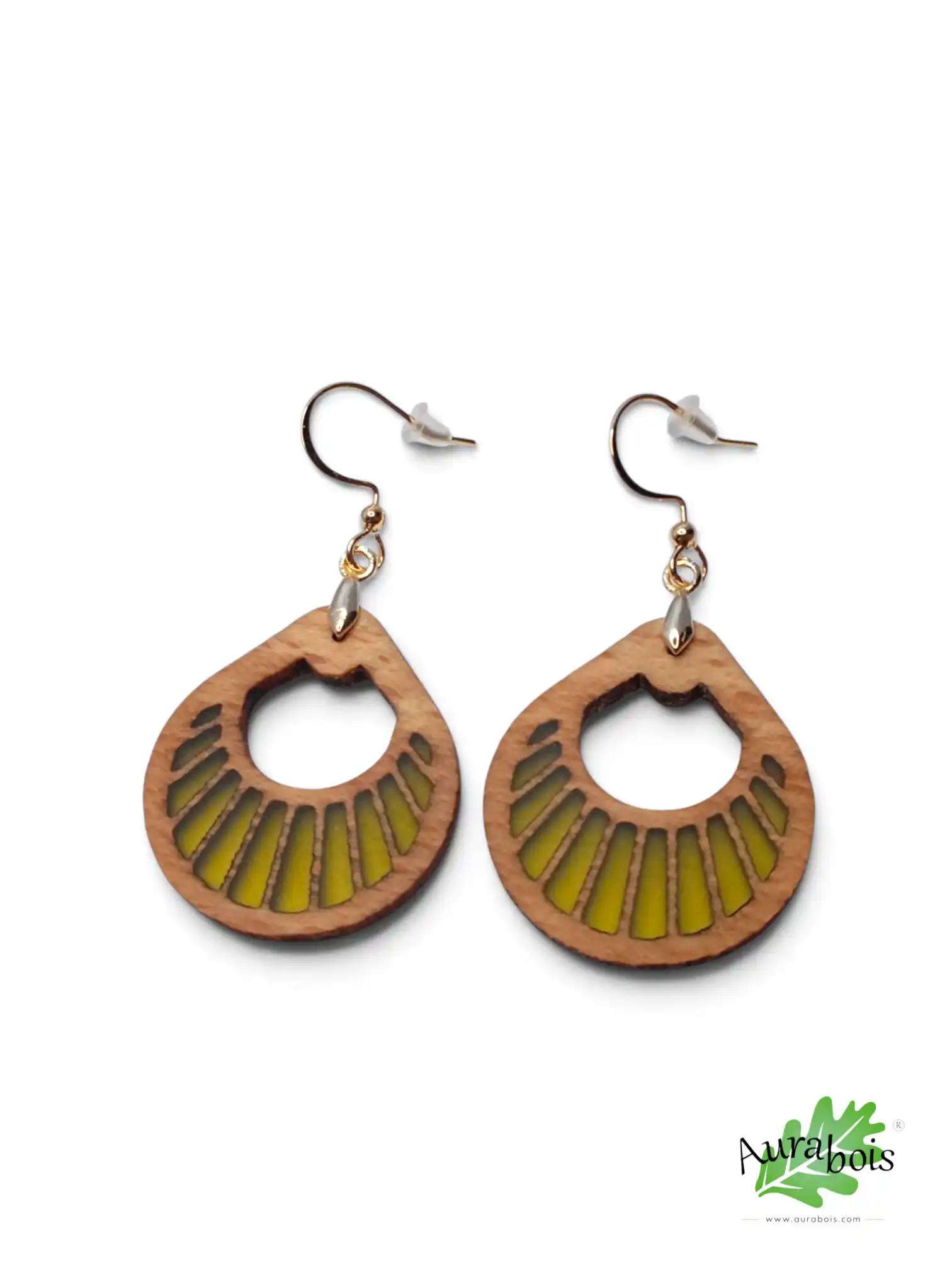 Boucles d'oreilles "501" en bois de hêtre massif et résine 1 Boucles d’oreilles 501 en hêtre massif avec résine jaune et accroches en laiton couleur Or
