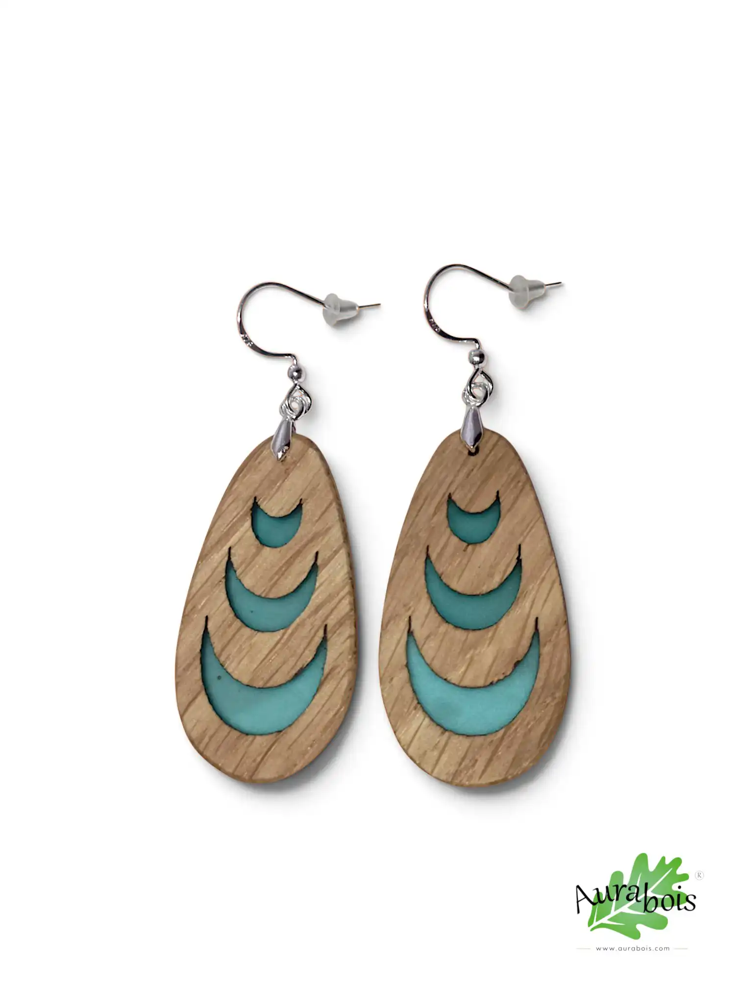Boucles d’oreilles « Shell » en chêne massif – Résine bleue et finition artisanale 2 Boucles d’oreilles Shell en chêne massif avec résine bleue mate et accroches en laiton plaqué argent