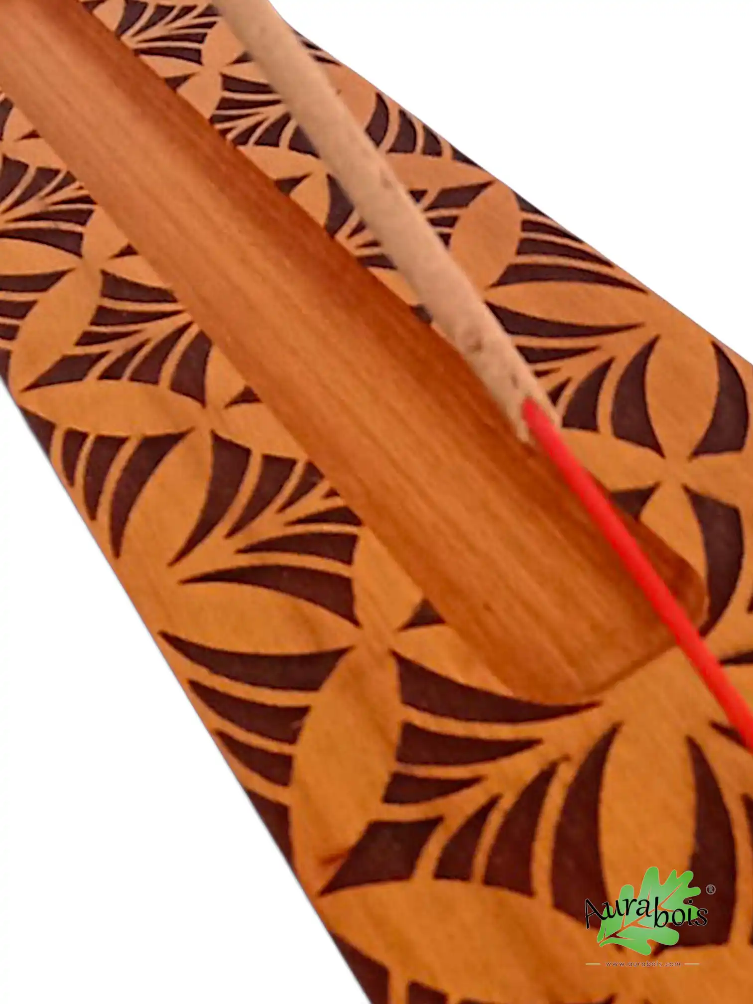 Porte-encens en bois de merisier – Modèle "Plume" – Fait main 3 Support encens fait main en bois massif, motif plume stylisée gravée.