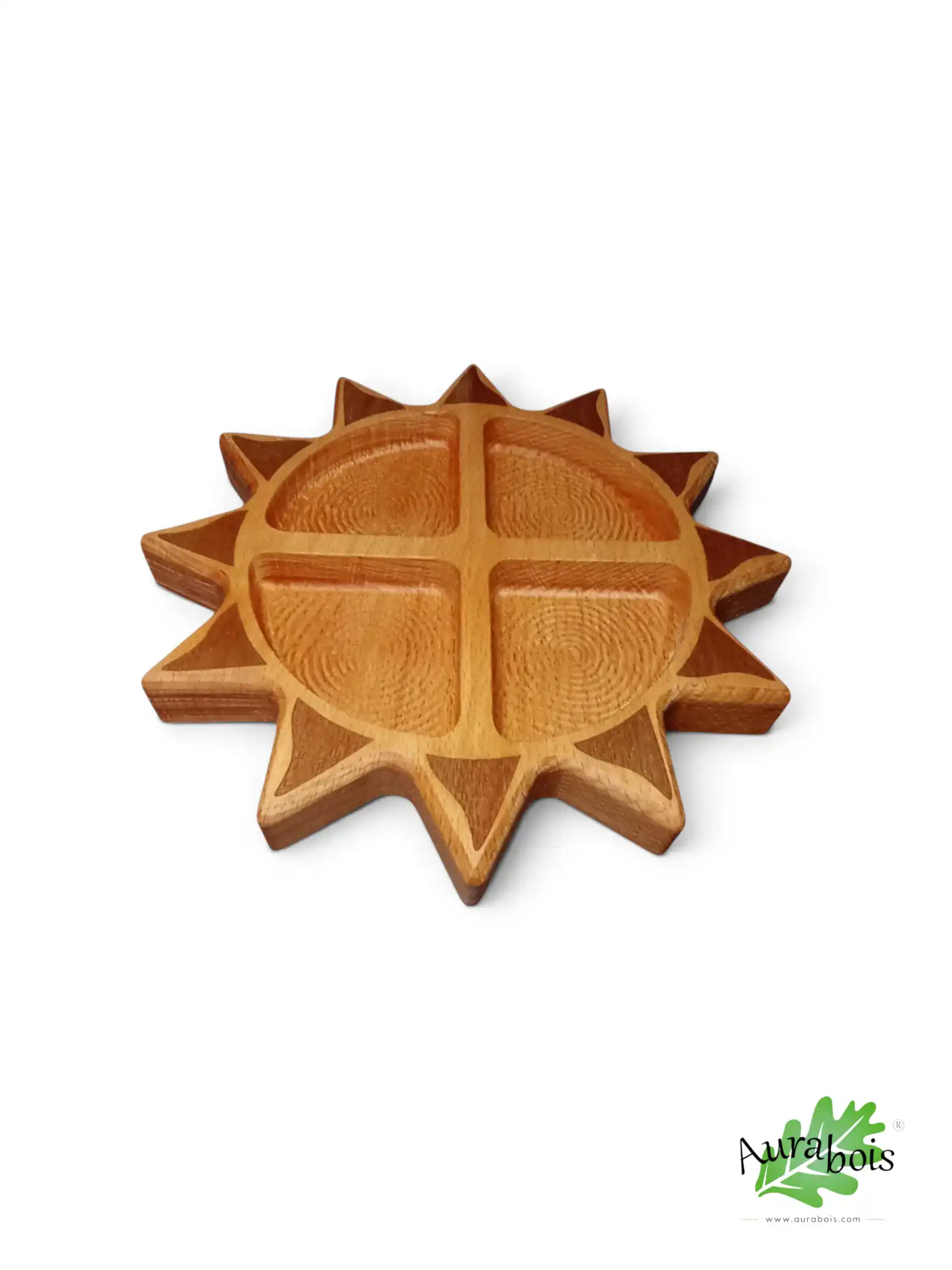 Assiette Apéro Soleil en Bois de Hêtre – 4 Compartiments – Fabrication Artisanale Aurabois 1 Assiette apéro en bois de hêtre en forme de soleil avec quatre compartiments gravés – artisanat français