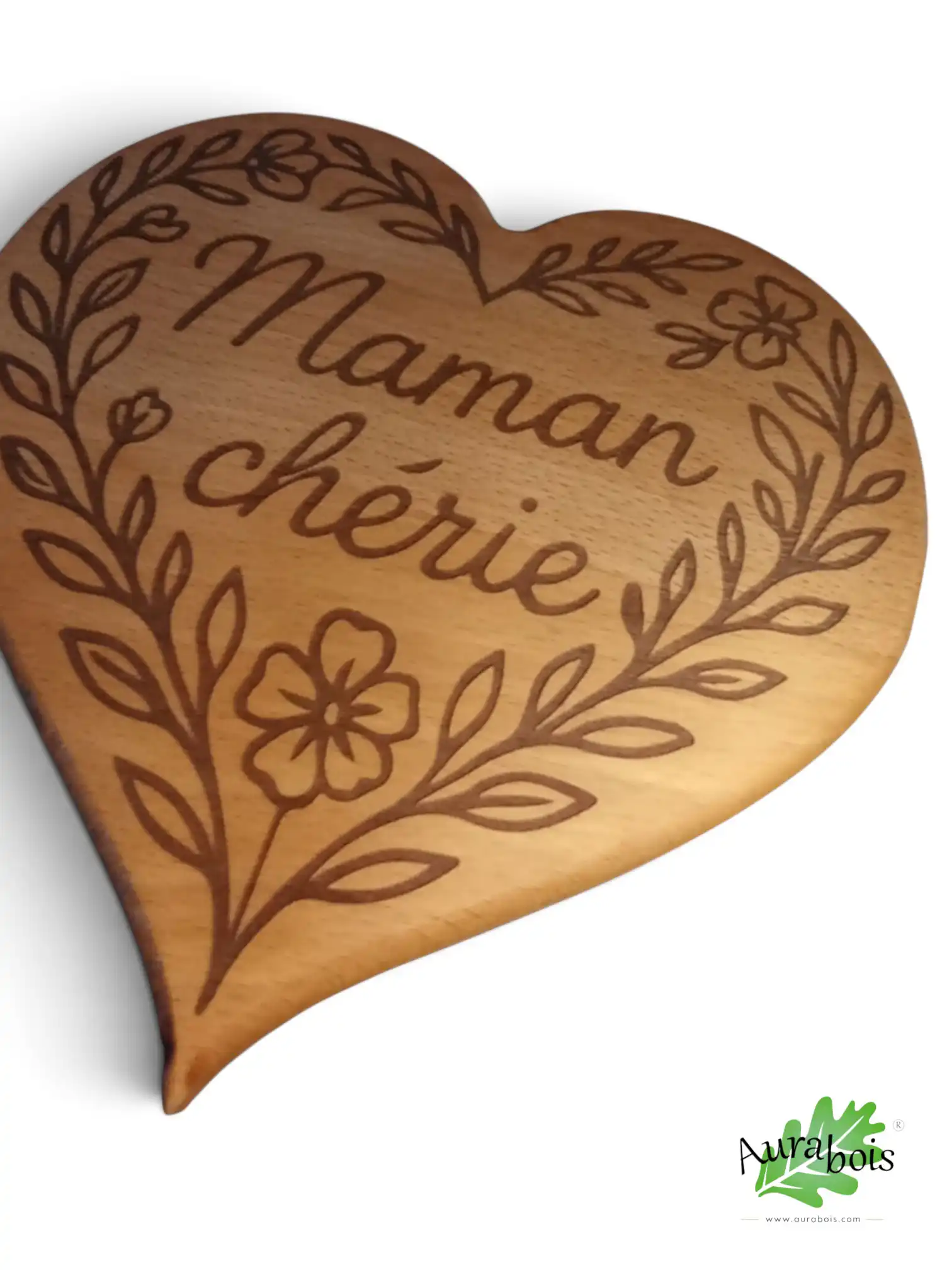 Dessous de plat cœur « Maman chérie » – Gravure laser – Bois de hêtre 3 Dessous de plat cœur en hêtre massif gravé « Maman chérie » avec motifs floraux