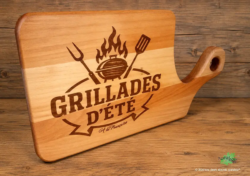 Planche à découper "Grillades d'été" - Bois massif 2 Planche à découper en bois de hêtre gravée "Grillades d'été" avec poignée