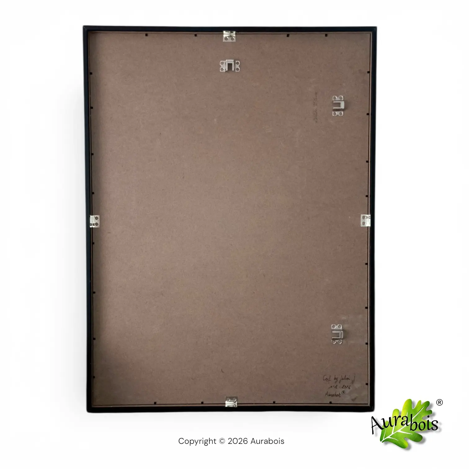 Œuvre murale décorative en bois de chêne “Cerf Géométrique” 6 Œuvre murale décorative représentant un cerf géométrique en chêne massif avec mousse végétale verte sur fond noir mat, fabrication artisanale française.